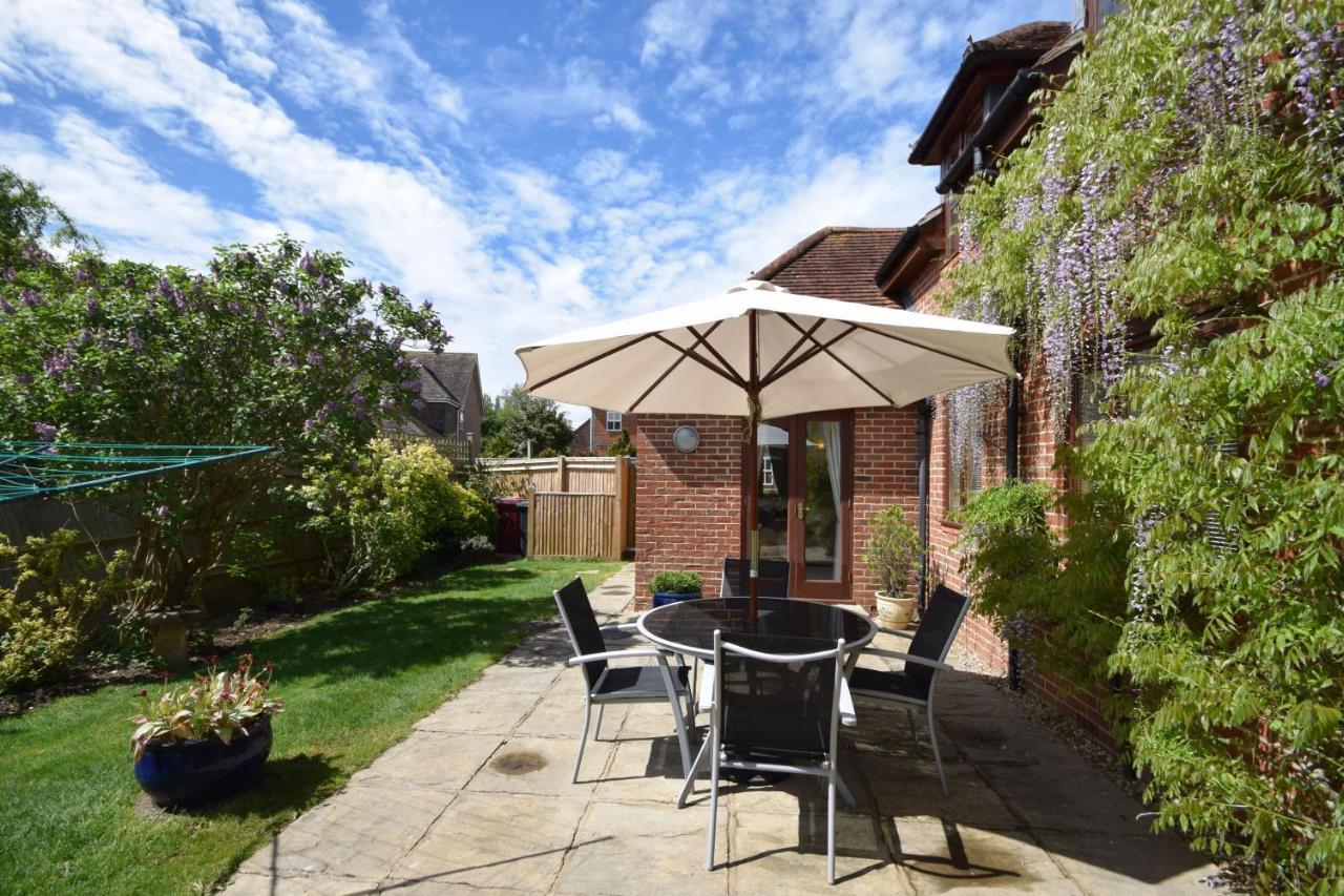 Wisteria Way, Tangmere Exterior photo